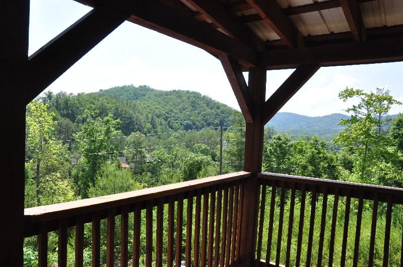 Mountain views from this private 2 bedroom cabin between Gatlinburg and Pigeon Forge